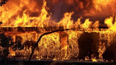 19-летняя девушка вынесла мужчину из горящего дома