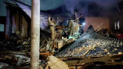 В Шардаре из-за взрыва газового баллона обрушился частный дом. Погибла женщина