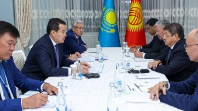 Алихан Смаилов провёл переговоры с главами правительств Кыргызстана и России