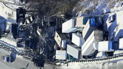 67 машин столкнулись на скоростной автотрассе в Японии, два человека погибли, 26 пострадали