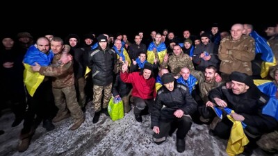 Впервые за долгое время Россия и Украина обменялись пленными. Домой вернулись почти 500 человек