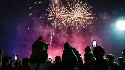 Салют в честь Дня Победы прозвучал в Астане