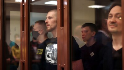 В Москве осудили экс-полицейских, подбросивших наркотики журналисту "Медузы" Ивану Голунову