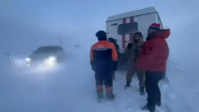 15 человек, застрявших в снежном заносе, спасли на трассе Ушарал – Достык