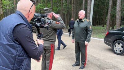 Александр Лукашенко встретился с военными. Это первое его публичное появление с 9 мая