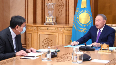 Нурсултан Назарбаев встретился с председателем Нацбанка и министром обороны