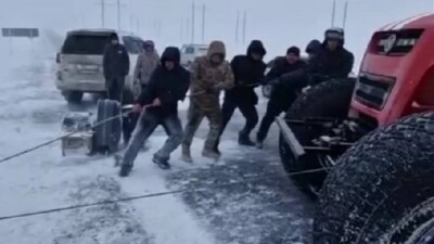 Семь иностранцев спасли из снежного заноса на трассе в Актюбинской области
