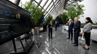 Токаев и Шуйок посетили международный центр искусственного интеллекта Аlem.AI