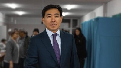 Суд отменил штраф акиму Усть-Каменогорска Жаксылыку Омару
