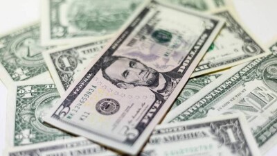 Чемодан с валютой пытался вывезти казахстанец в Грузию