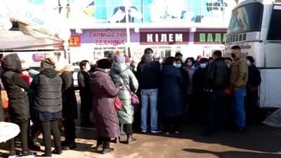 В Шымкенте торговцы жалуются на давление администрации рынка. За место тут требуют 7 млн тенге