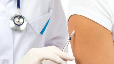 В США одобрили применение бустерной вакцины Pfizer для подростков