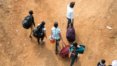 Подростки приезжают одни: в ЕС заявили о росте числа несовершеннолетних мигрантов