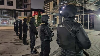 Спецоперация в Алматы: стрелок выпрыгнул с 17 этажа и погиб на месте