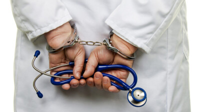 В Грузии троим медикам предъявили обвинения по делу о смерти медсестры после вакцинации