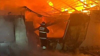 Жилой дом загорелся после взрыва газа в СКО. Пострадали два человека