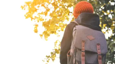 Предлагал школьнице поехать с ним за 100 тысяч тенге: мужчину в Алматы арестовали на десять суток