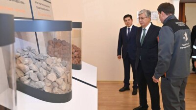 Токаев посетил Павлодарский алюминиевый завод