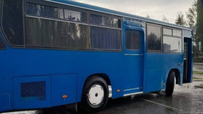 Автобус столкнулся с легковушкой в Актобе. Погибла женщина, пострадал ребёнок