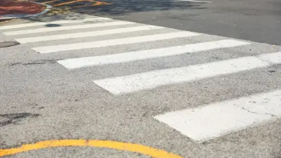 Водитель сбил ребёнка на пешеходном переходе и скрылся в Алматы