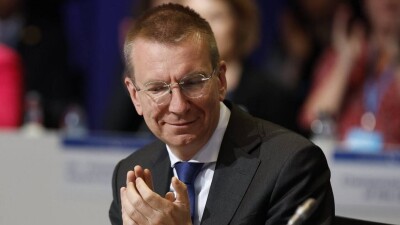 Президентом Латвии стал глава МИД, публично объявивший себя геем