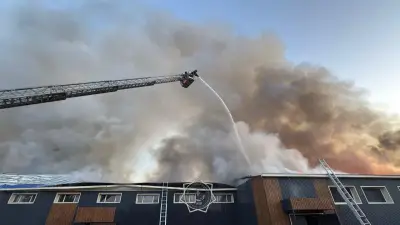 Мощный пожар разгорелся в Усть-Каменогорске, начальник ДЧС ВКО руководит тушением