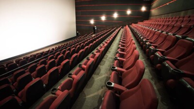 Сеть кинотеатров Kinopark приостанавливает работу с 1 апреля из-за антироссийских санкций