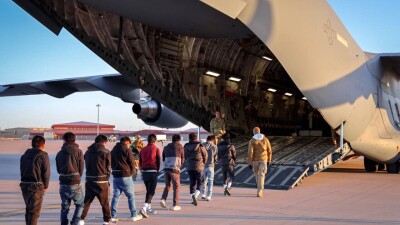 Белый дом заявил о начале депортации нелегальных мигрантов из США