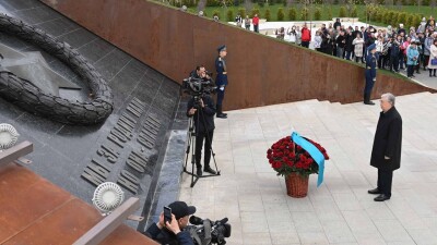 Касым-Жомарт Токаев посетил Ржевский мемориал Советскому солдату