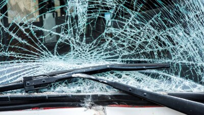 Жителя Астаны наказали за разбитое стекло автобуса