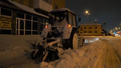 В Нур-Султане убирающий снег погрузчик насмерть сбил пенсионерку на тротуаре