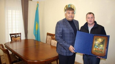Посольство Казахстана в Киеве продолжает работать