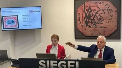 Столетнюю почтовую марку с ошибкой продали с аукциона за 2 млн долларов