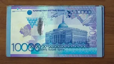 Нацбанк продлил срок использования старых купюр в 10 000 тенге 