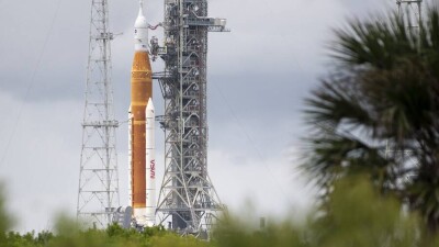 Исторический старт миссии NASA к Луне отложили из-за технических проблем