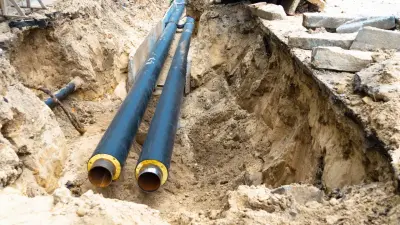 Рабочих завалило грунтом во время ремонта водопровода в Рудном, есть пострадавшие