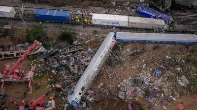 Столкновение поездов в Греции: министр транспорта подал в отставку, начальник станции признал ошибку