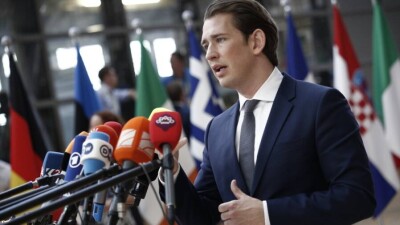 Канцлера Австрии подозревают в коррупции