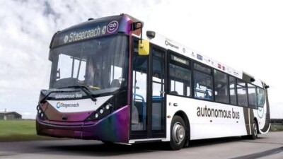 В Шотландии запустили первый междугородний автобус без водителя