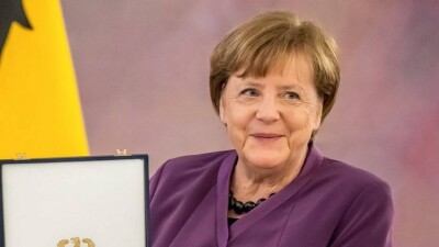 Меркель вручили высшую награду Германии