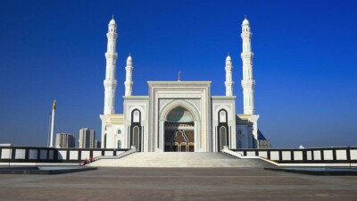 В Нур-Султане в мечетях и церквях разрешили проводить мероприятия на открытом воздухе