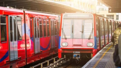 Британцев призвали пользоваться поездами только в случае крайней необходимости