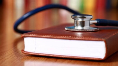 Суд обязал КазНМУ выплатить преподавателю более миллиона тенге за научные статьи