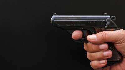 В Алматинской области полицейский во время конфликта выстрелил в ногу коллеге