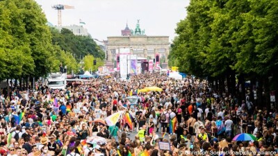 Самый массовый за всю историю гей-парад Christopher Street Day прошёл в Берлине