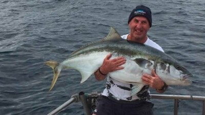 Упавший с лодки новозеландский рыбак провёл в открытом море сутки. Его нашли по блику от часов