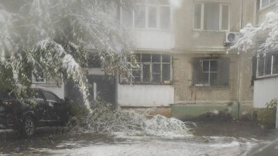 Первый снегопад в Уральске оставил без электричества более 7000 абонентов