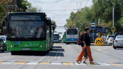 Несколько автобусных маршрутов изменят движение из-за ремонта улицы Шаляпина в Алматы