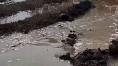 Жители пригородного села Конаева своими силами отвели талую воду от домов и улиц