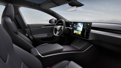 Tesla отозвала 1,85 млн машин из-за незакрывающегося капота